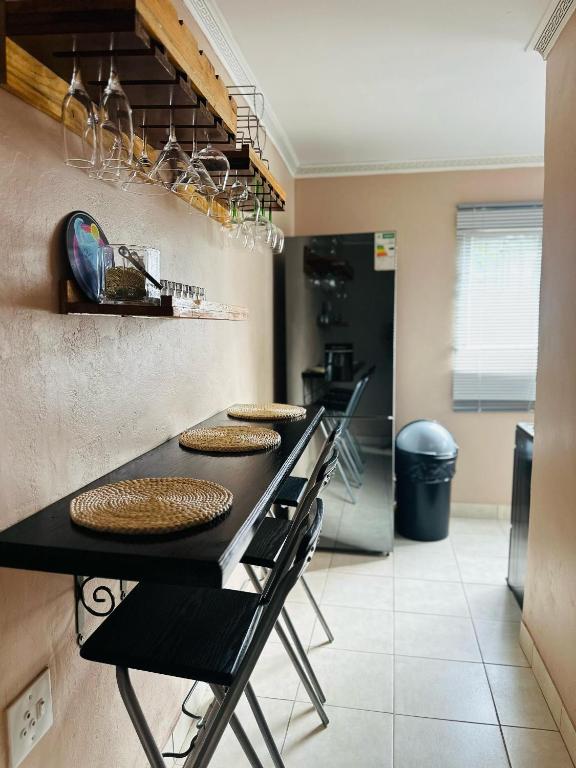 Busy-Bee's Enclave, Lobamba