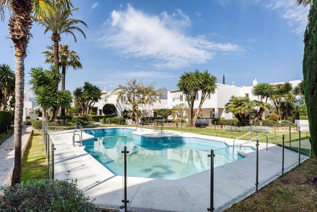 5 BR Luxury apt w Pool, garage and amazing views - 4