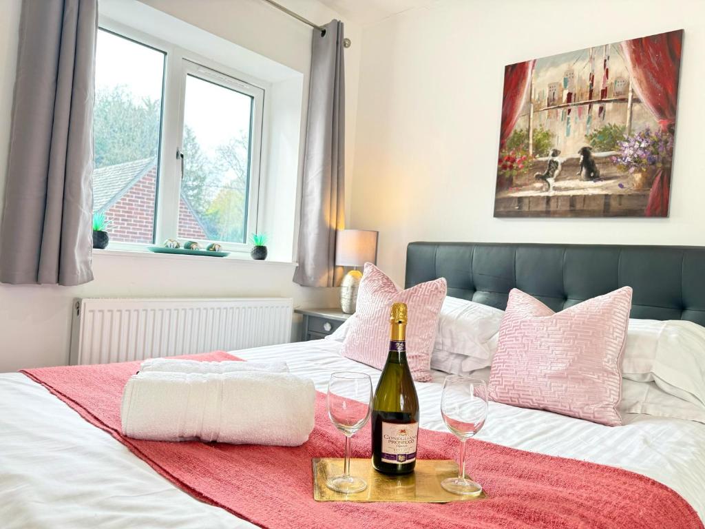 Walnut Flats-F5, Stylish 1-Bedroom - Parking, Netflix, WIFI - Close to Oxford, Bicester & Blenheim Palace, Kidlington