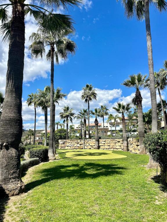 2BR Luxe Stay in Marbella Close to Beaches - 5