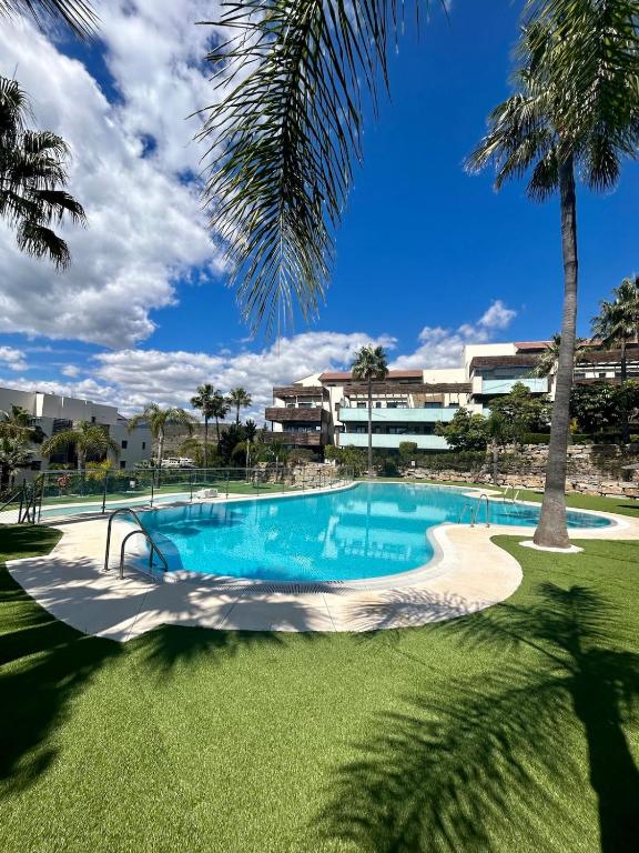 2BR Luxe Stay in Marbella Close to Beaches - 4