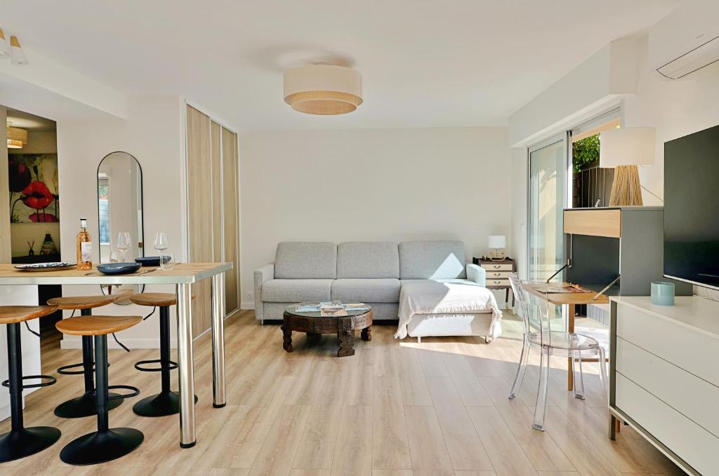 Renovated 2-room apartment near sea & shops - 5