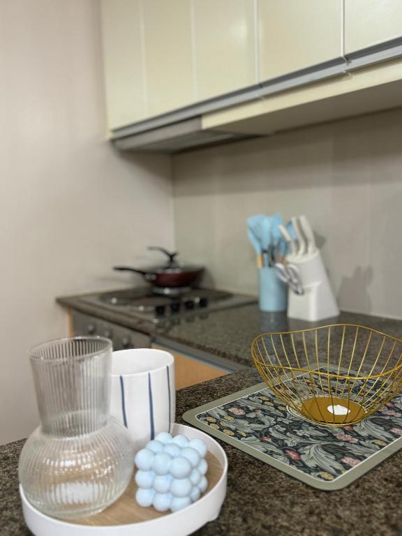 Cozi Family or business suite near Mitsukoshi BGC wifi pool, Manila