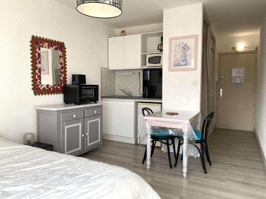 Studio cosy proche Thermes avec coin cuisine et vue sur étang - FR-1-553-237 - 2