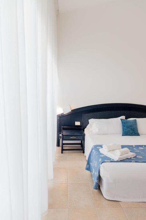 Hotel Villaggio Stromboli — Pokoje in Ricadi, Kalabria