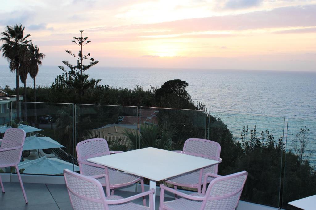 Hotel Villaggio Stromboli — Restauracje i bary in Ricadi, Kalabria