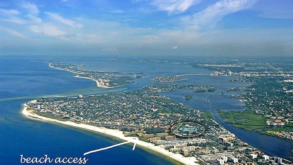 Spacious condo on Siesta Key with private beach access, Siesta Key