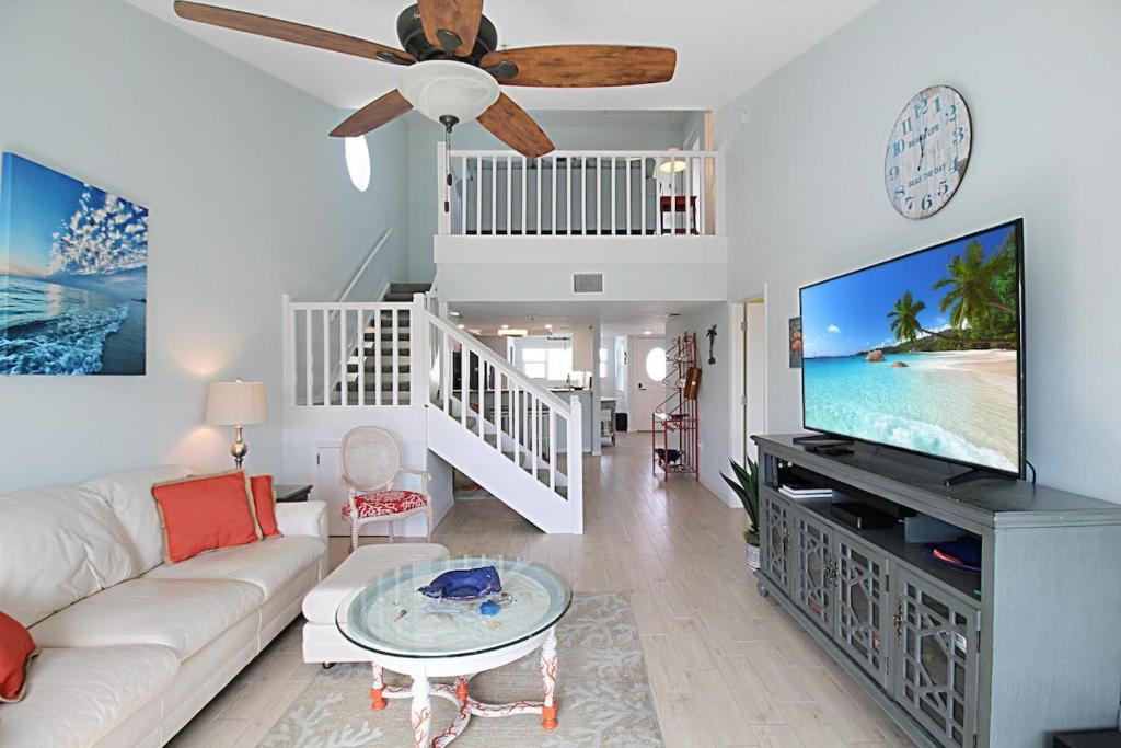Lakefront Siesta Key Condo With Beach Access, Siesta Key