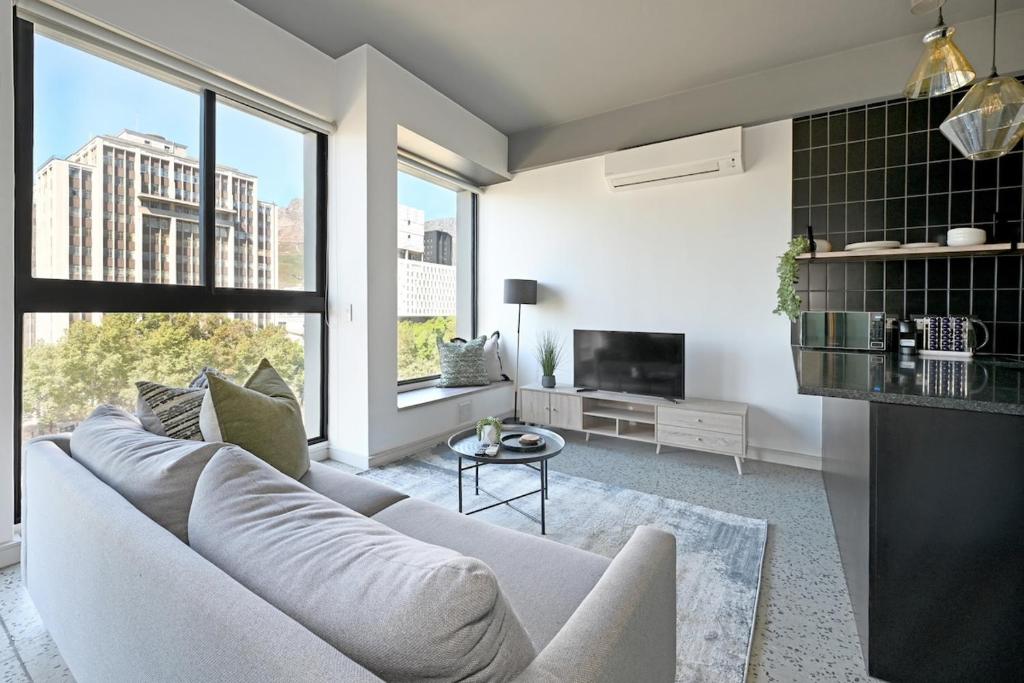 KIRA - 1BR Urban Oasis with Views & Rooftop Pool, Kapské Město