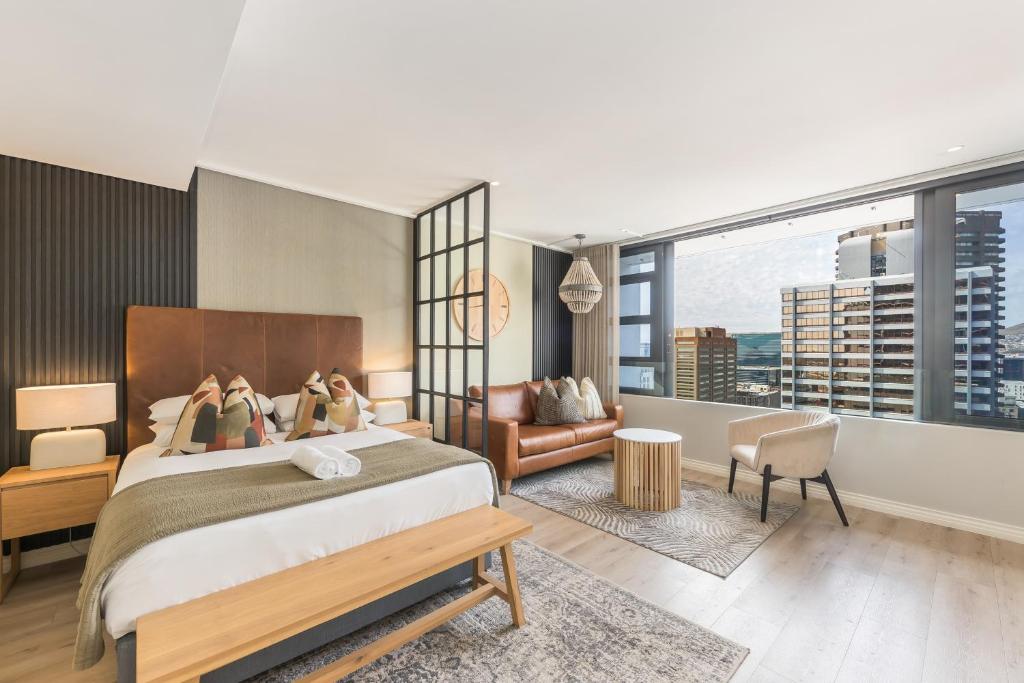 Stylish 20th floor apartment with rooftop pool at 16onBree, Kapské Město