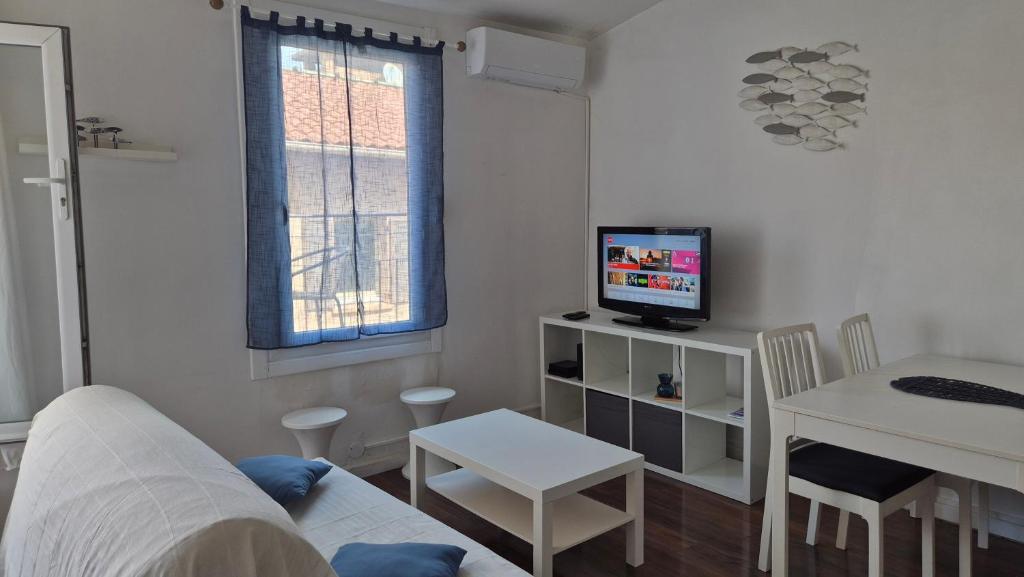 Plein coeur du Panier avec terrasse 2 à 4 personnes arrivée avant 19h - 3