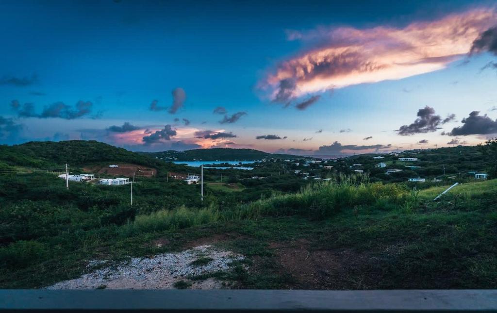 Sunrise Serenity RV - Panoramic Views, Culebra