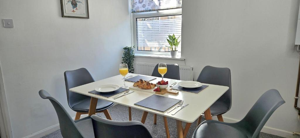 Spacious Penthouse (Central Plymouth, 3 Bedrooms) photo 6