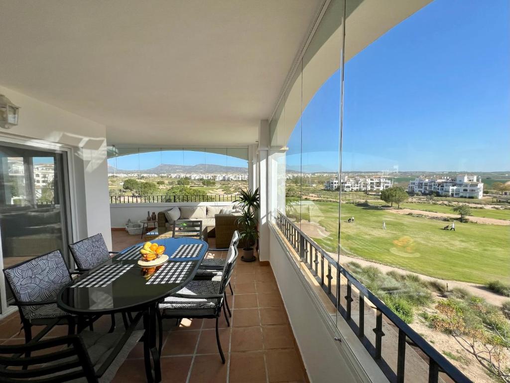 Beautiful apartment with golf and mountains view, Sucina