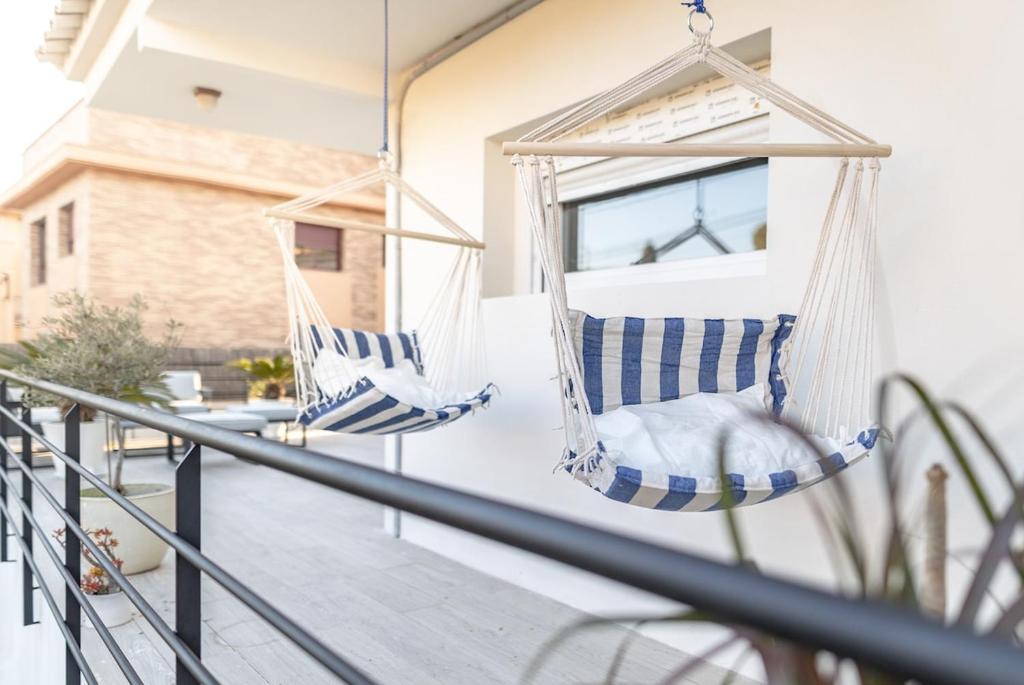 Charming New Beachside House up to 8 Beds! - 2