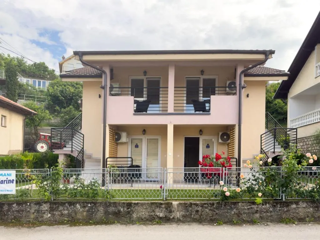 Apartmani AquaMarine，位于哥鲁拜克的酒店