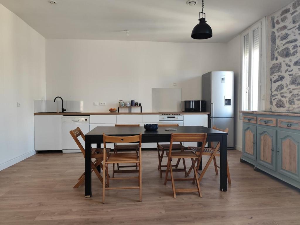 Authentic neighborhood! Central - 5