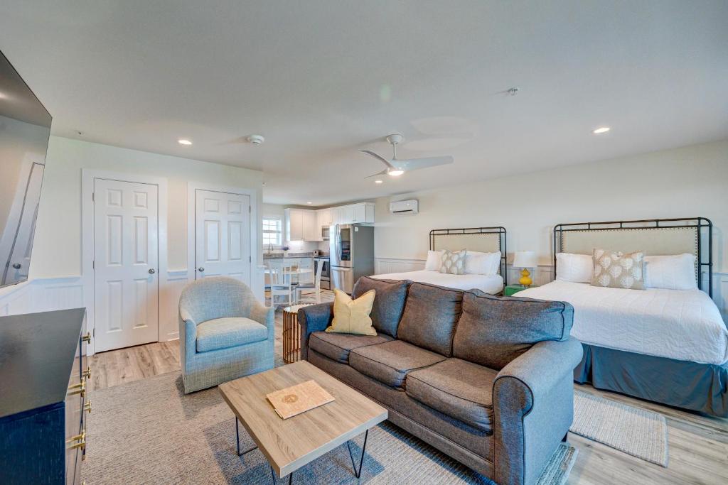 207 Queen Suite, 2nd Floor Sundown, Surf City