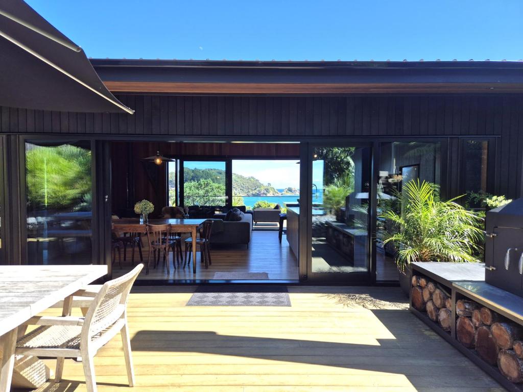 Bonnydoon - On the Waterfront, Tryphena