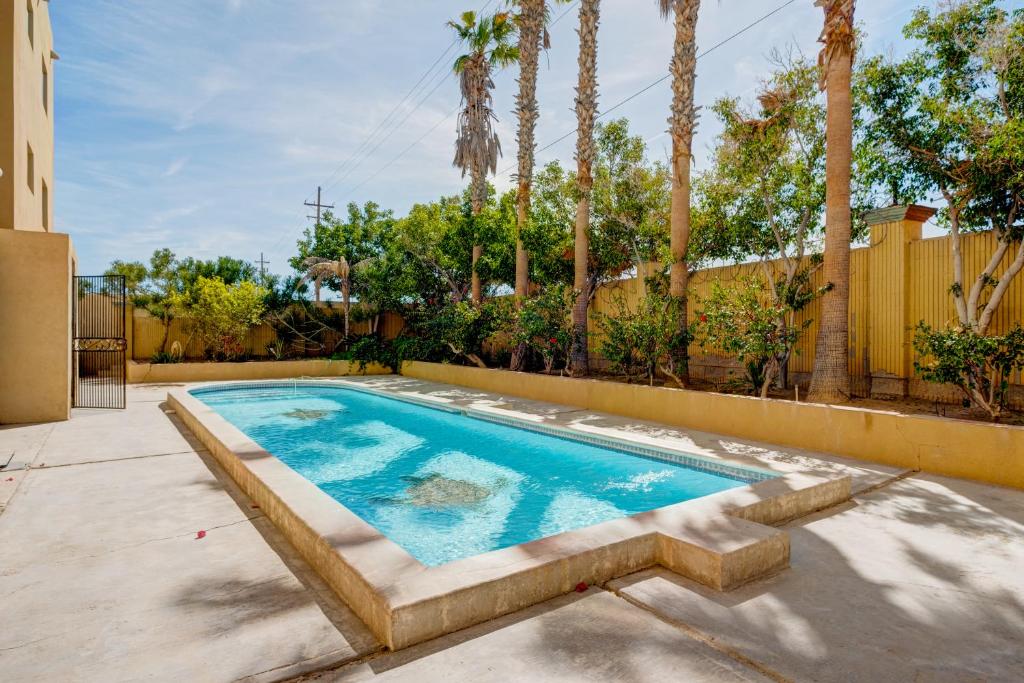 BEACH CONDO 3-Sleeps 8- Pool- WiFi- AC- Security, San Felipe