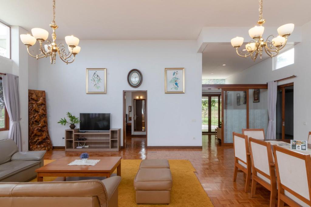 Family Only Amazing City View Villa