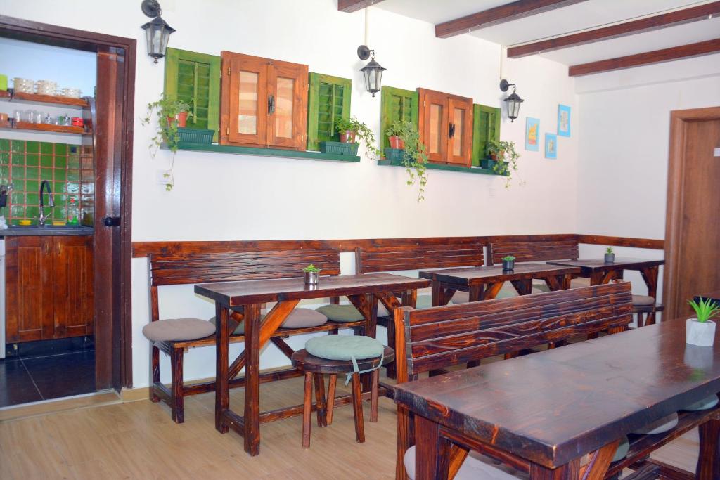 Montenegro Backpackers Home Kotor - 4