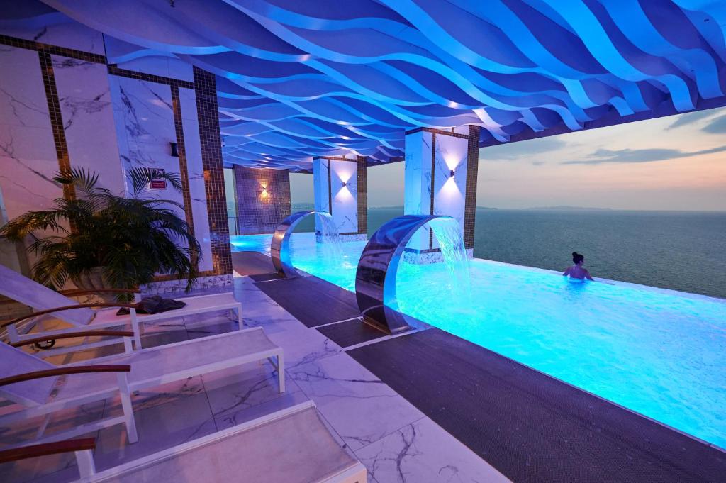 10th floor Large 35 SQM Beachfront-Equipped&Serviced-Apartment-OceanView, Jomtien pláž