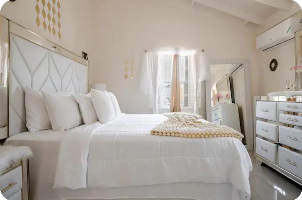 Barefoot Bliss Short Term Rental with pool in Colbeck Manor, Claremont