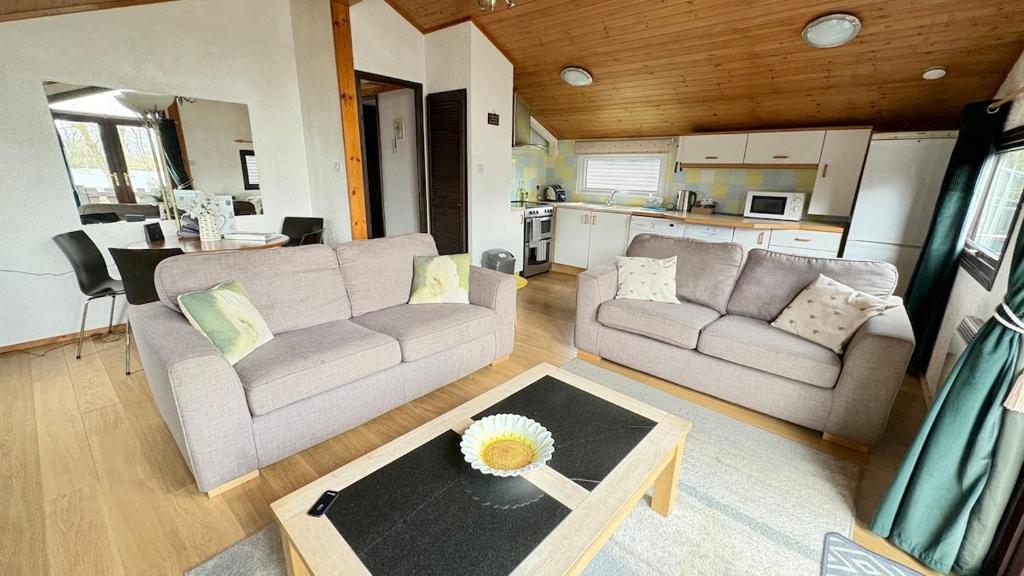 Heron View 24 The Bathing House, Pet friendly, Hoburne Passes, South Cerney