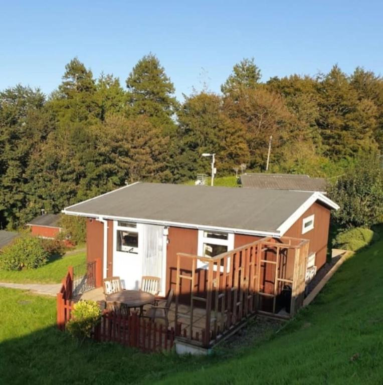 Cosy Chalet, Seasonal Pool & Play Park Llansteffan, Llangain