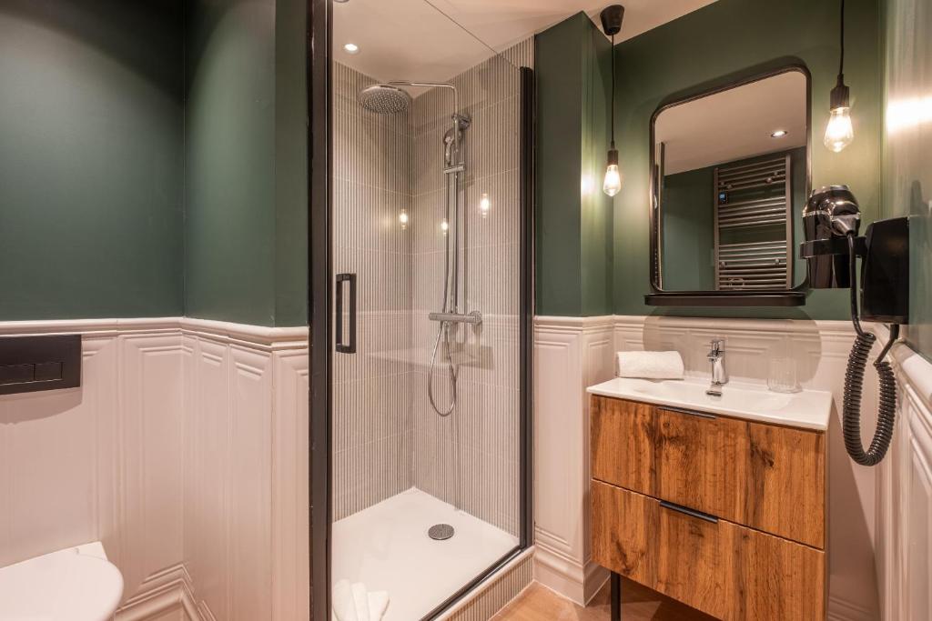 Montmartre Paris Suite - 4