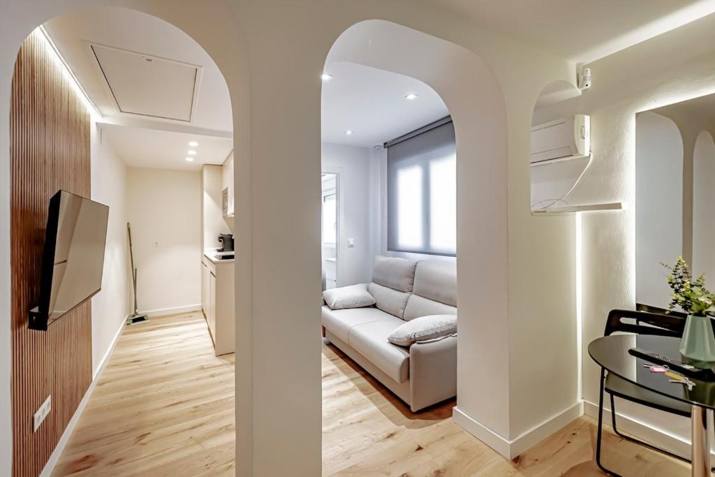 CB10 - Stylish Modern Apartment- 5-minute walk to Gran Vía, Мадрид