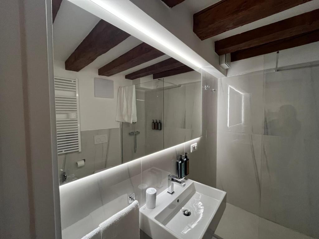 Venexiana Suite - 3