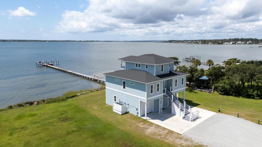 Straits Serenity home, Gloucester