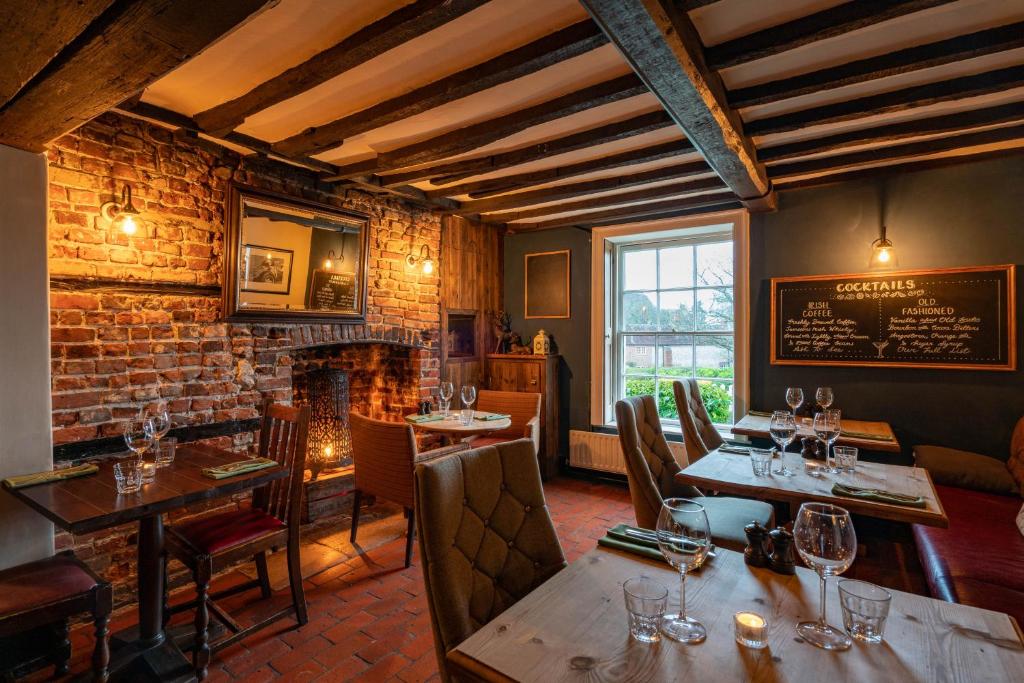 The Royal Oak Inn photo 8