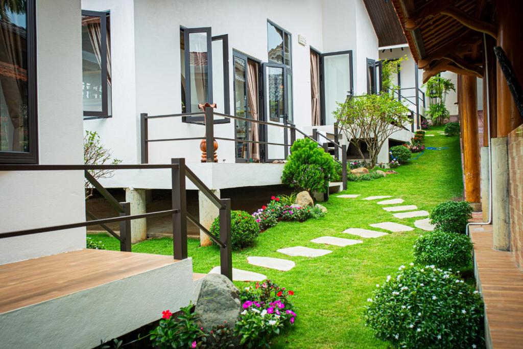 Gỗ Bungalow & Homestay, Hoat