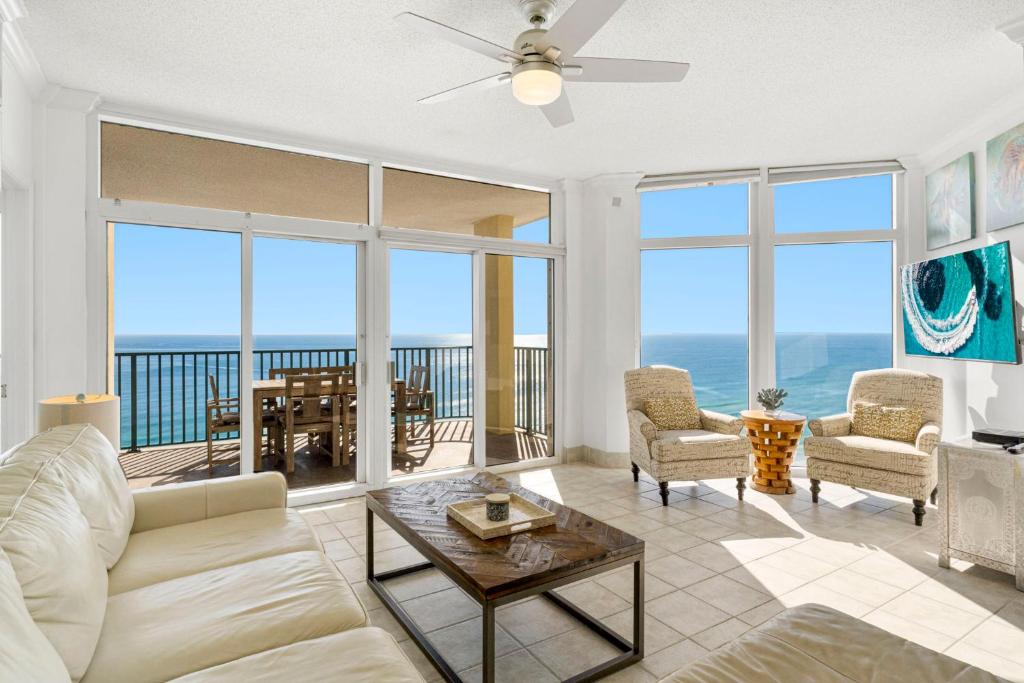 New Beachfront With Pool And Pickleball, Destin