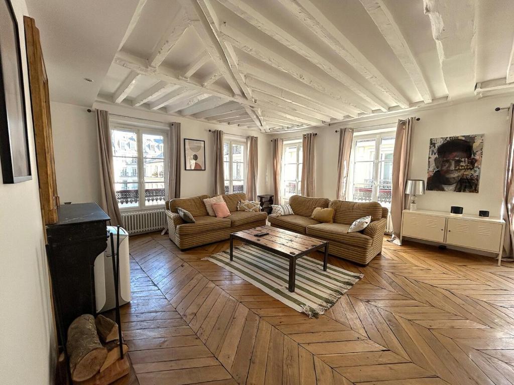 Outstanding and sunbathed 3 br, Paris