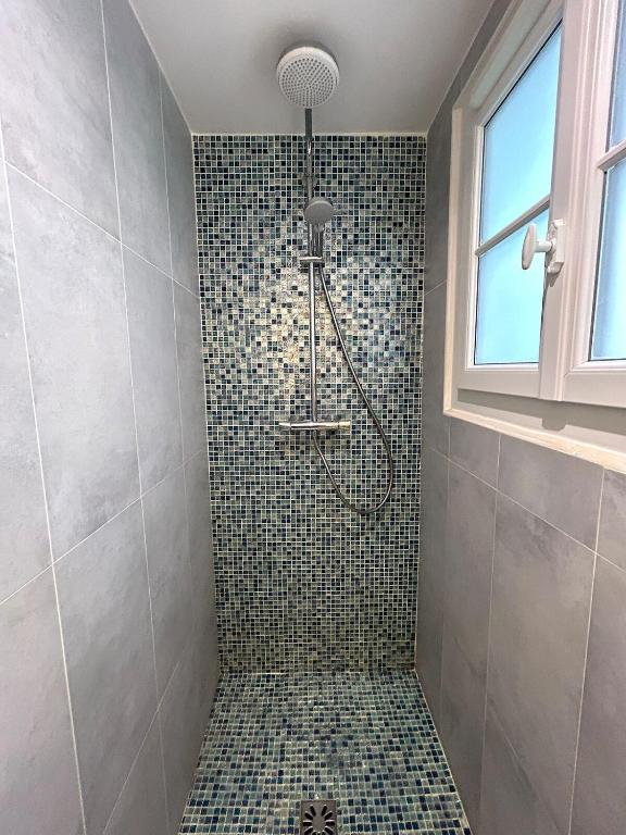 Outstanding and sunbathed 3 br - 5