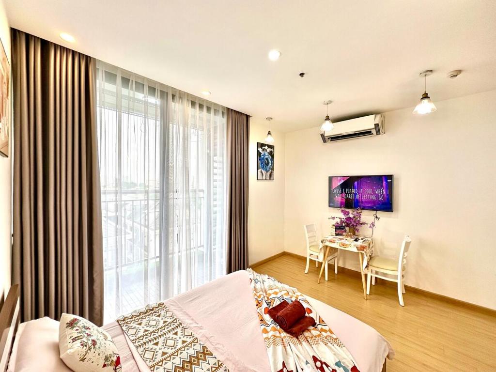 Gym, Swimming Pool, BBQ, Tennis Facilities Available For Delux Studio In City Centre, Hanoj