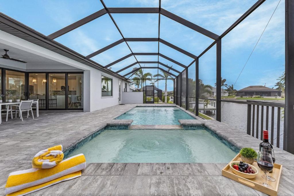 Gulf Access, Pool with Spa, Grill & Lanai - Ladyfish Landing - Roelens Vacations, Cape Coral