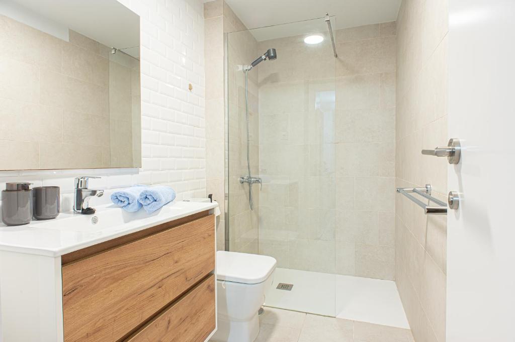 Quiet Couples Apt, 10 min Walk to Beach, Shopping & Dining District, 50m Hospital, WiFi - 5