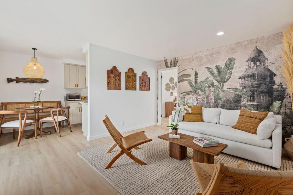 Seaside and Newly Renovated, Summerland