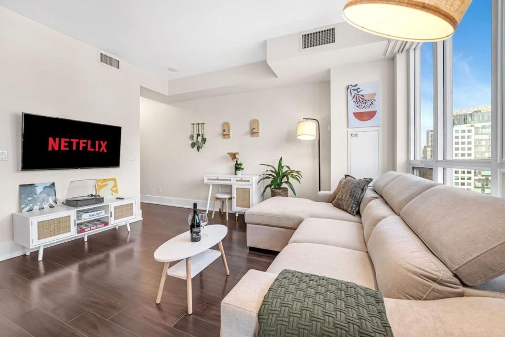 Boho 2bdrm Sleeps 6 near Rogers MTCC Union CN tower, Toronto