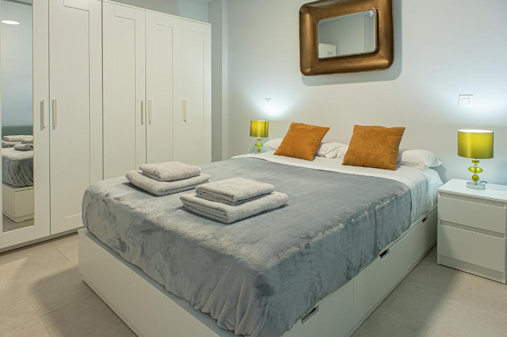 Quiet Couples Apt, 10 min Walk to Beach, Shopping & Dining District, 50m Hospital, WiFi - 4