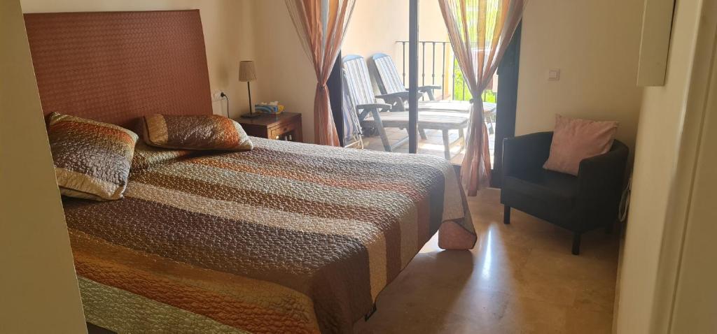 Luxury Two Bedroom Apartment in quiet neighborhood - 4