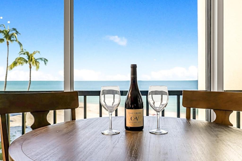 Exquisite beachfront views - Little Hickory Island, Bonita Springs