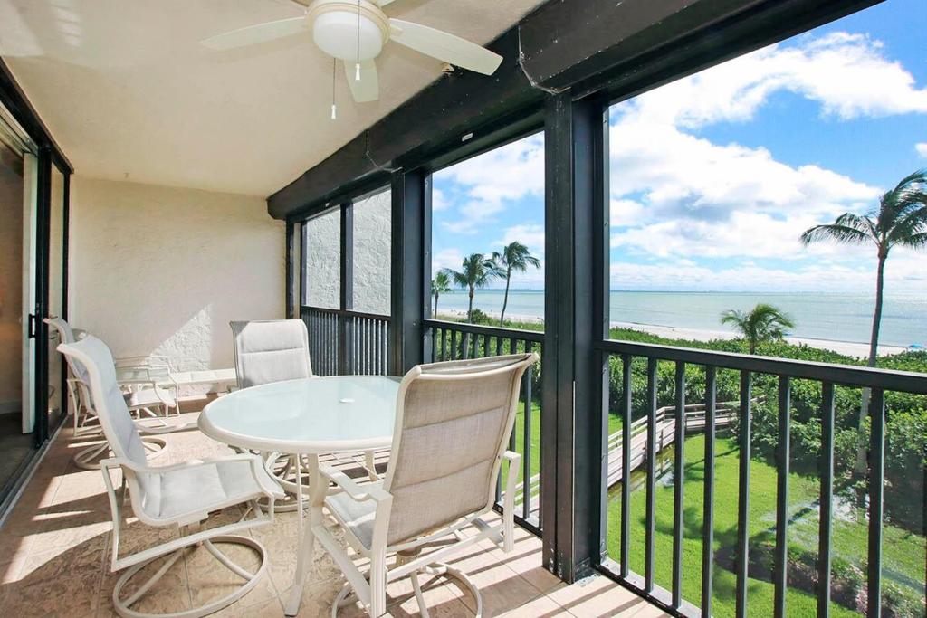 Enjoy Endless Views - Beachfront 2BR Condo On Sanibel Island, Ybel