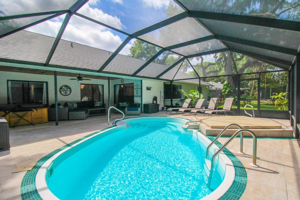 Elegant 3BR 2BA Private Pool Home, Palmetto