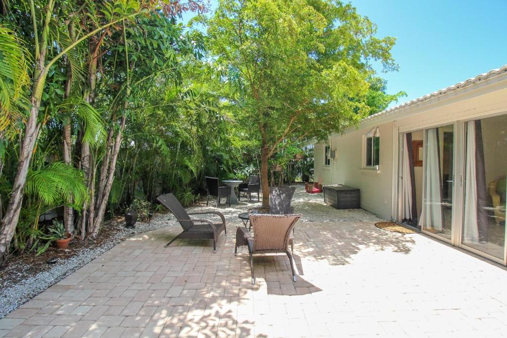 Zen 2BR home 10 min from Siesta Key - Palm Garden, Sarasota